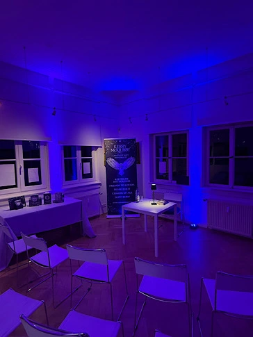 in der Bücherei ist alles vorbereitet, Banner und Leseplatz sind fertig,