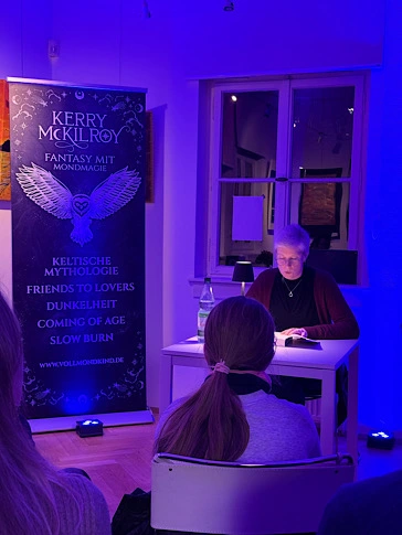 Kerry McKilroy liest aus "Vollmondkind - Vertrauen finden"