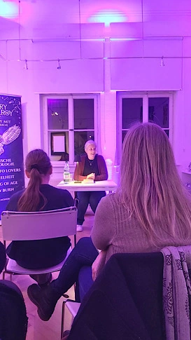 Zuhörerinnen bei der Lesung von Kerry McKilroy