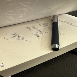 Signiertes Buch von Kerry McKilroy aus der Vollmondkind-Serie mit handschriftlicher Widmung und edlem Stift